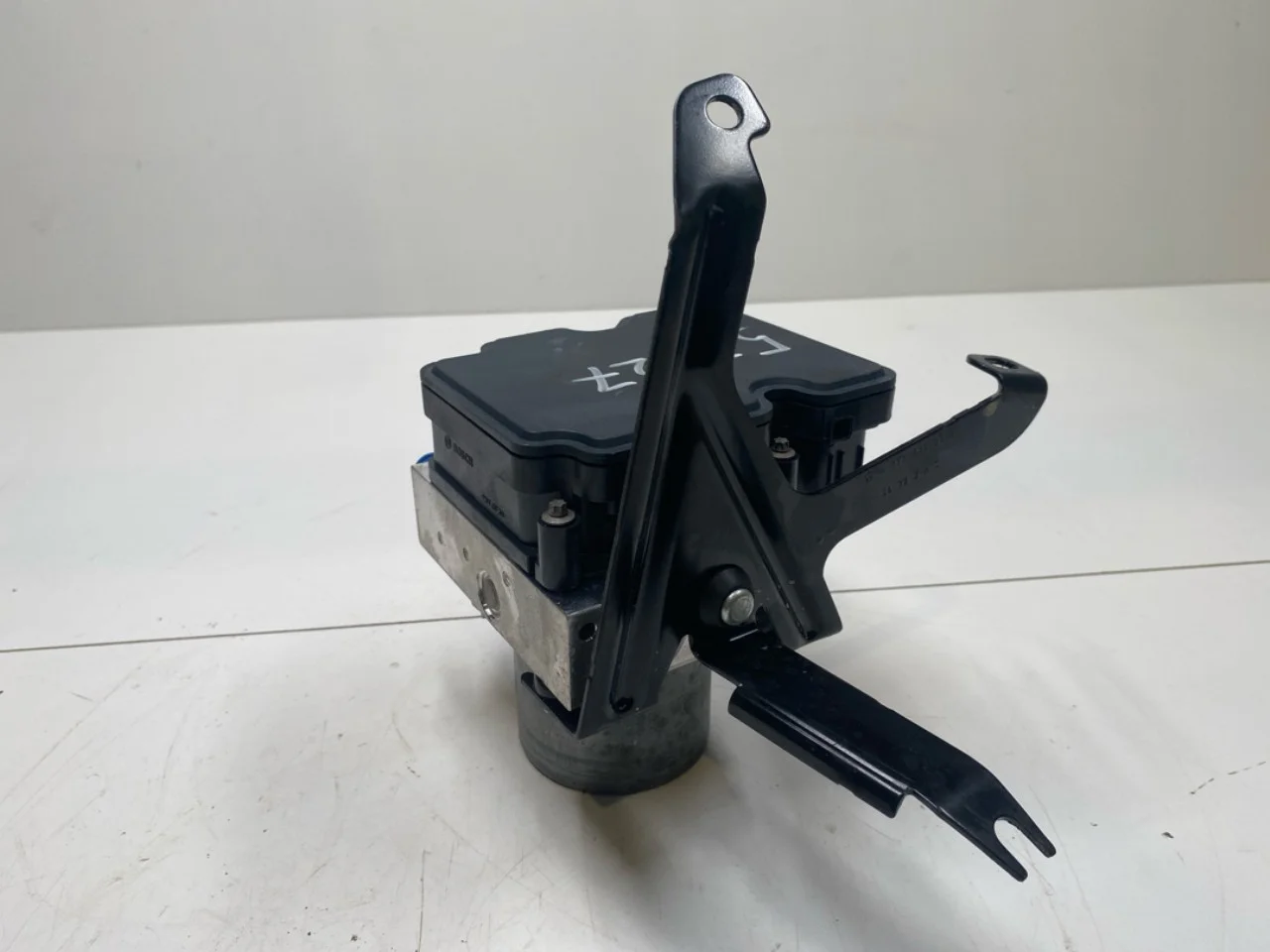 Mercedes EQA H243 2021- ABS hidraulika egység (tömb) nézet 2