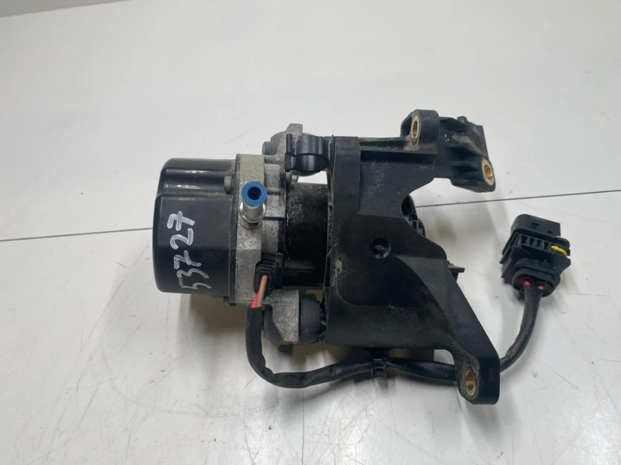 Mercedes EQA H243 2021- Vacuum pump view 2
