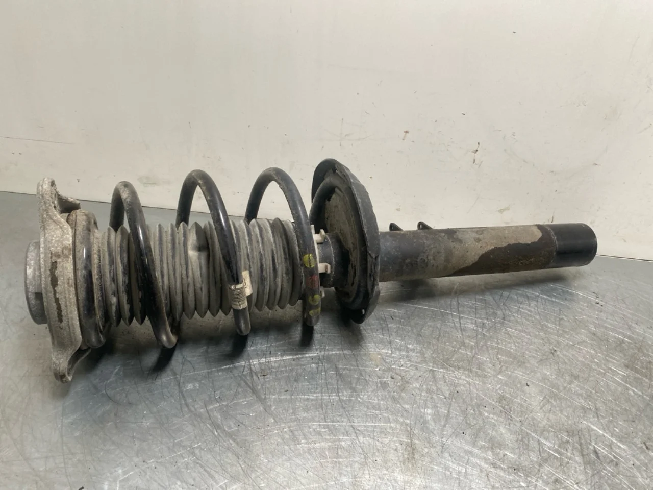 Mercedes EQA H243 2021- Amortizor tip McPherson, față dreapta