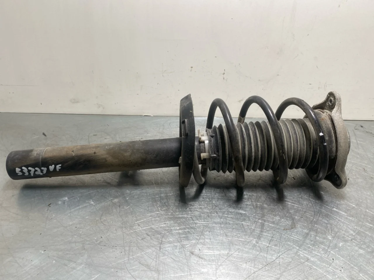 Mercedes EQA H243 2021- Amortizor tip McPherson, față stânga