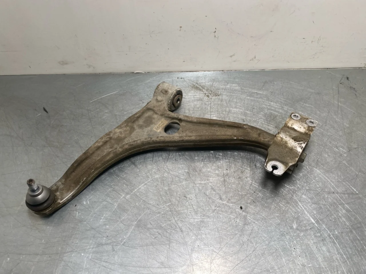 Mercedes EQA H243 2021- Front left control arm
