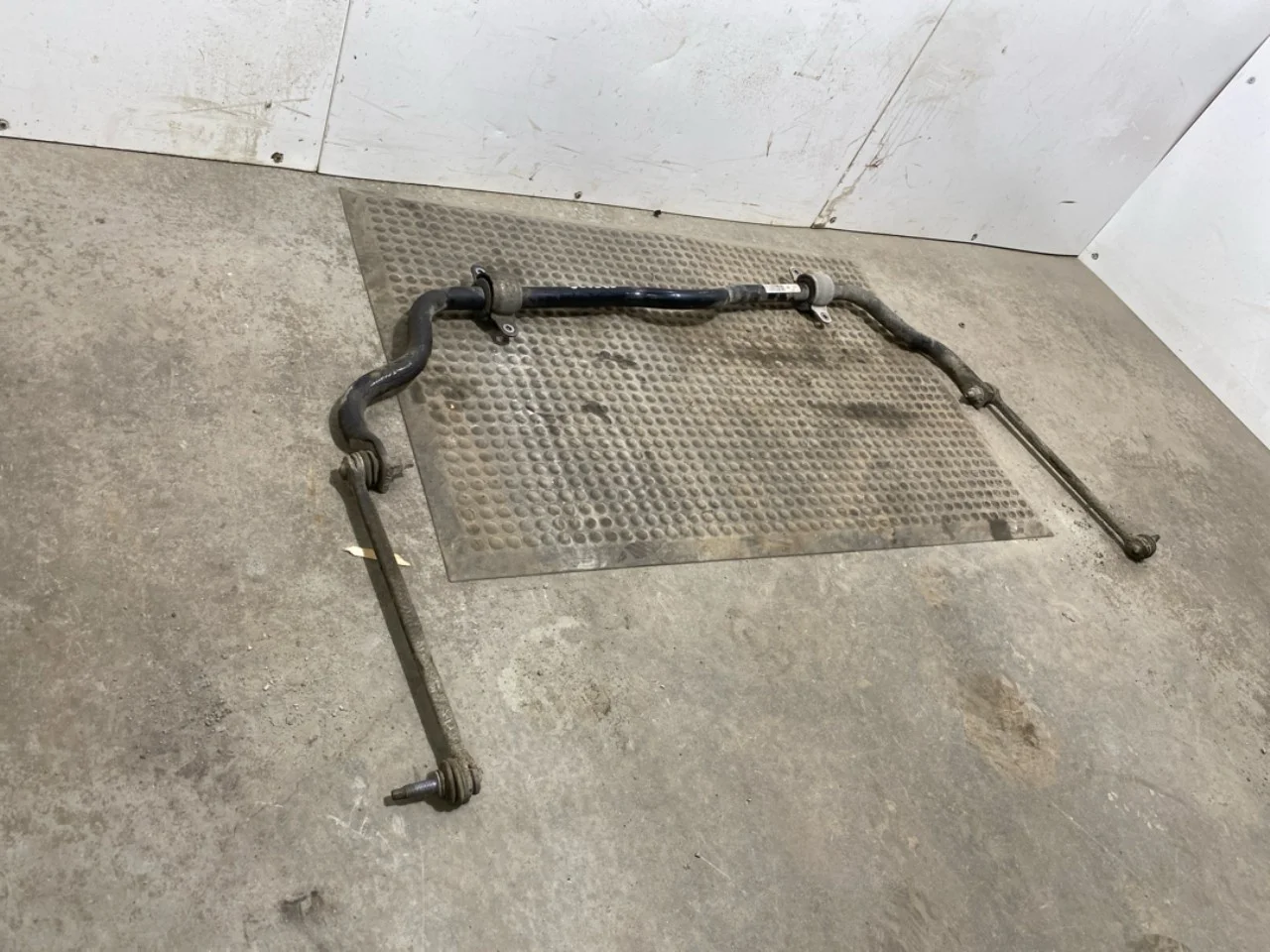 Mercedes EQA H243 2021- Front stabilizer bar view 2