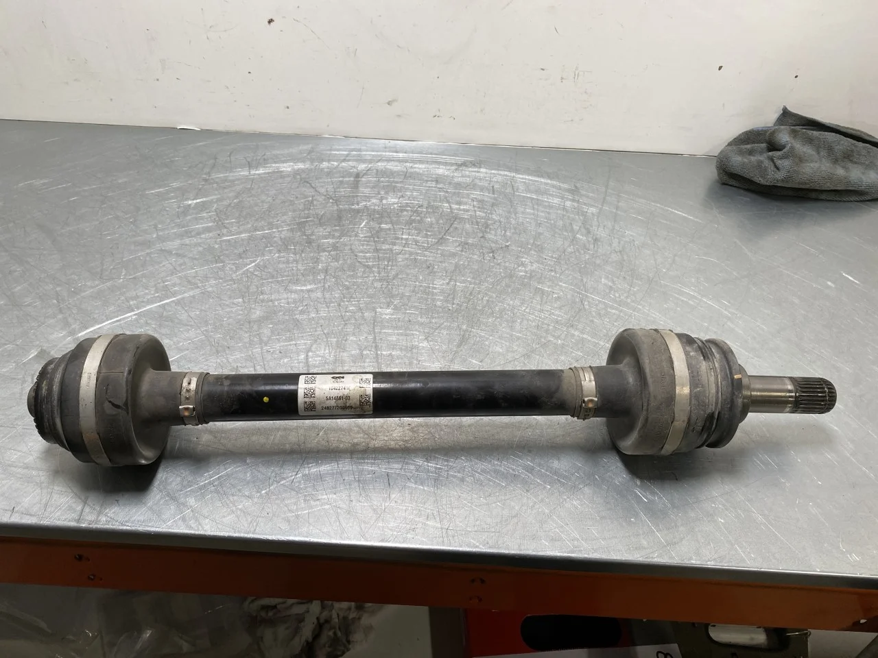BMW I4 G26 2021-> Rear left driveshaft