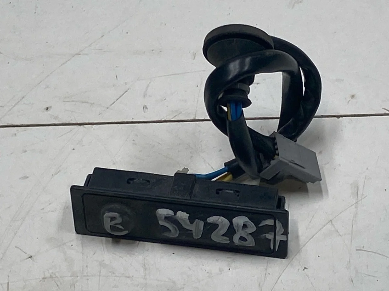 Nissan LEAF 2017-24 Tailgate exterior handle