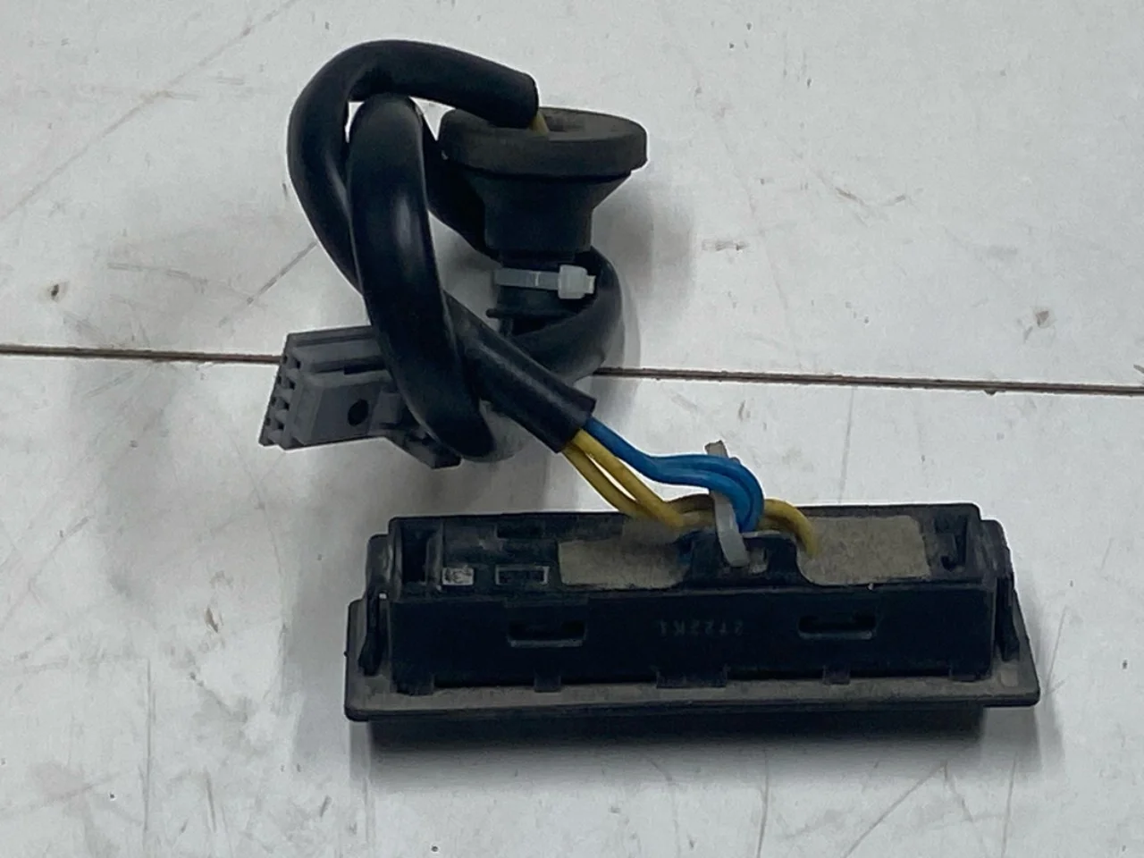 Nissan LEAF 2017-24 Tailgate exterior handle view 2