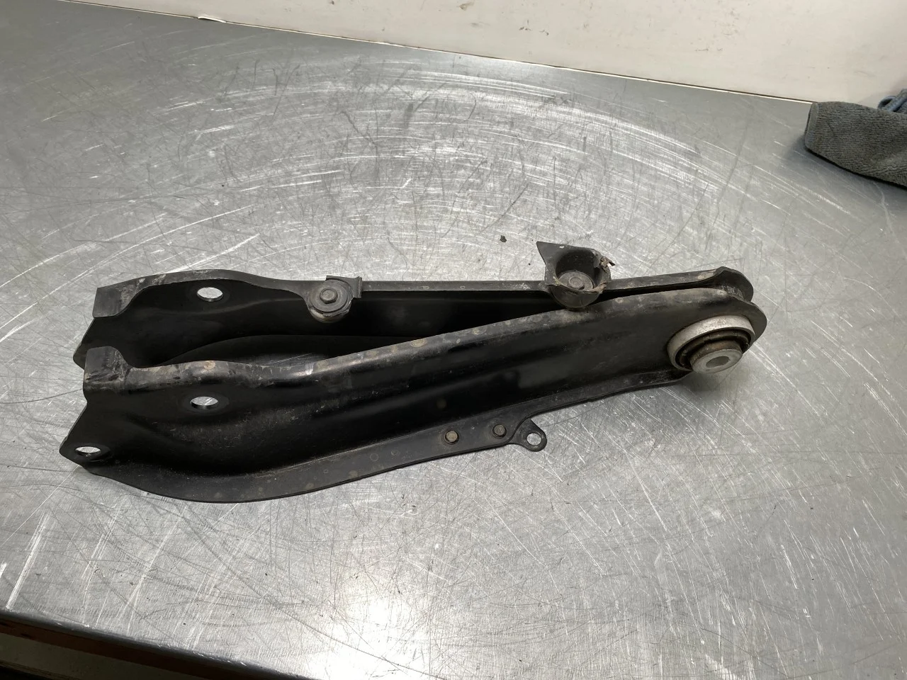 BMW I4 G26 2021-> Braț suspensie, stânga spate vedere 4