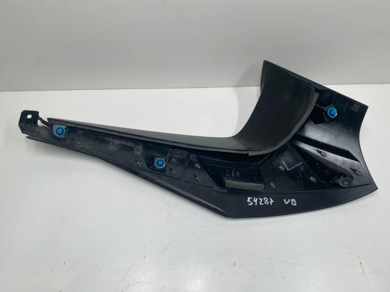 Nissan LEAF 2017-24 Rear spoiler view 2
