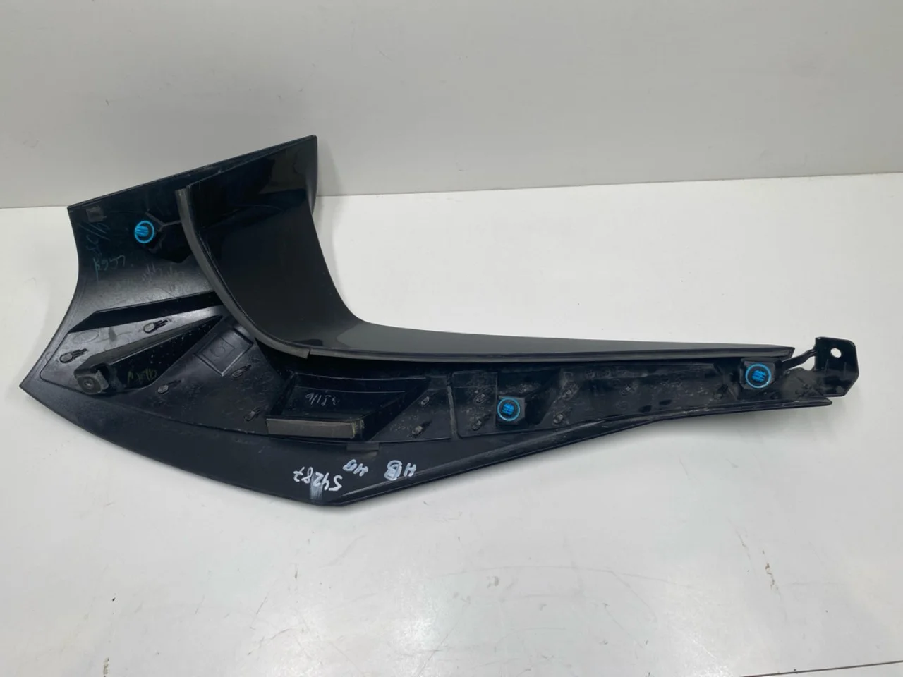 Nissan LEAF 2017-24 Rear spoiler view 2