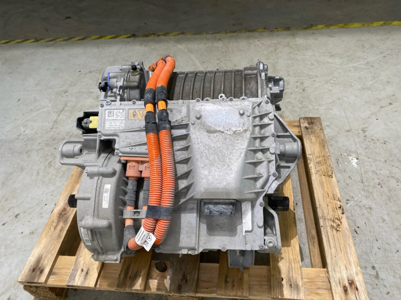 Mercedes EQB X243 2022- Elektromos motor, első nézet 4