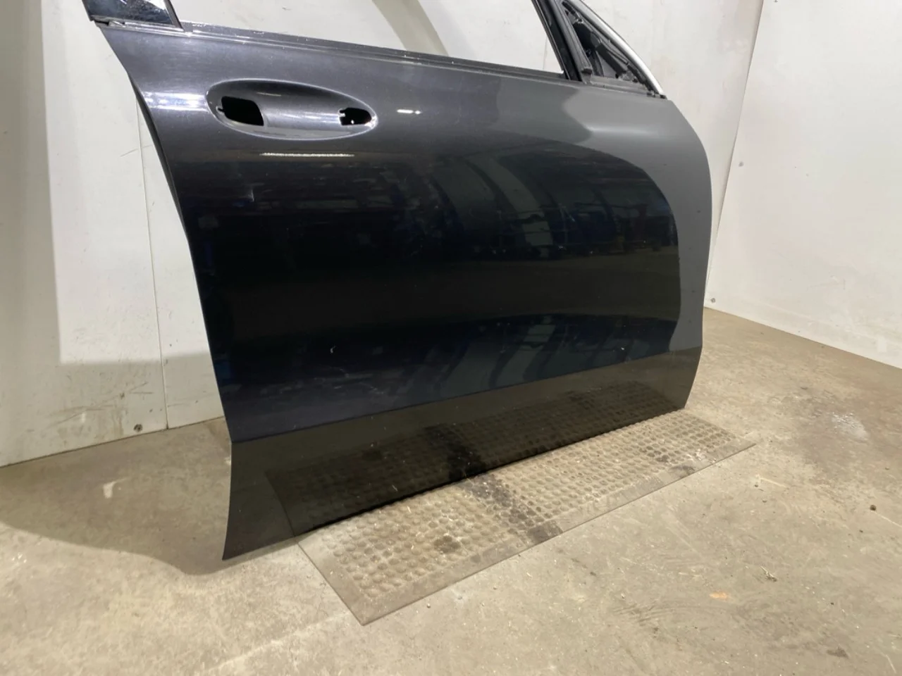 Mercedes EQC 2020- Ajtó, 4 ajtós, első, jobb nézet 2