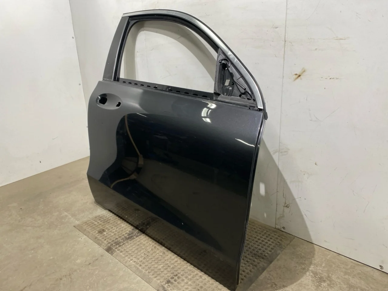 Mercedes EQC 2020- Ajtó, 4 ajtós, első, jobb nézet 3