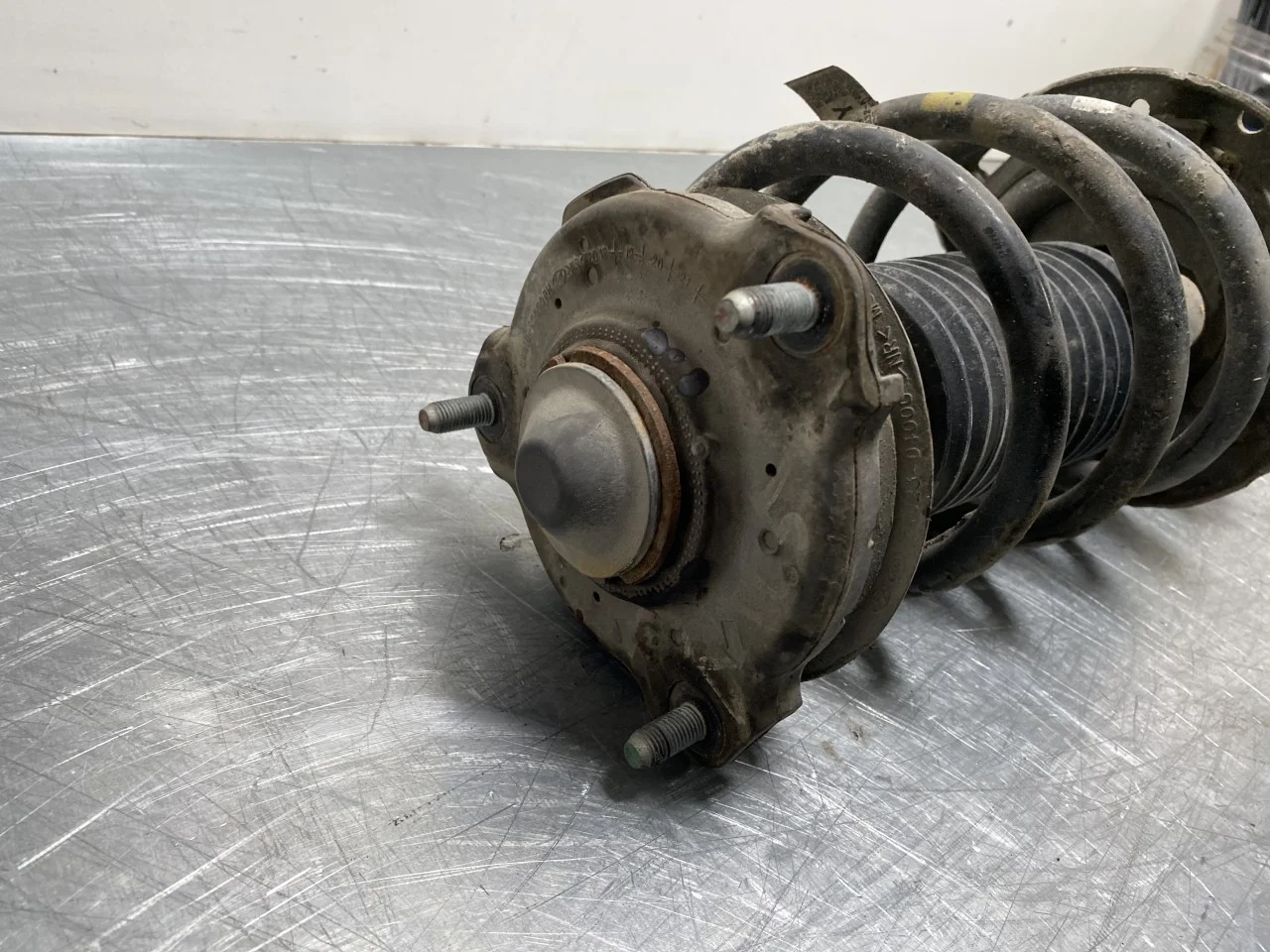 Hyundai KONA / ELECTRIC 2018-23 Strut assembly, front right view 4