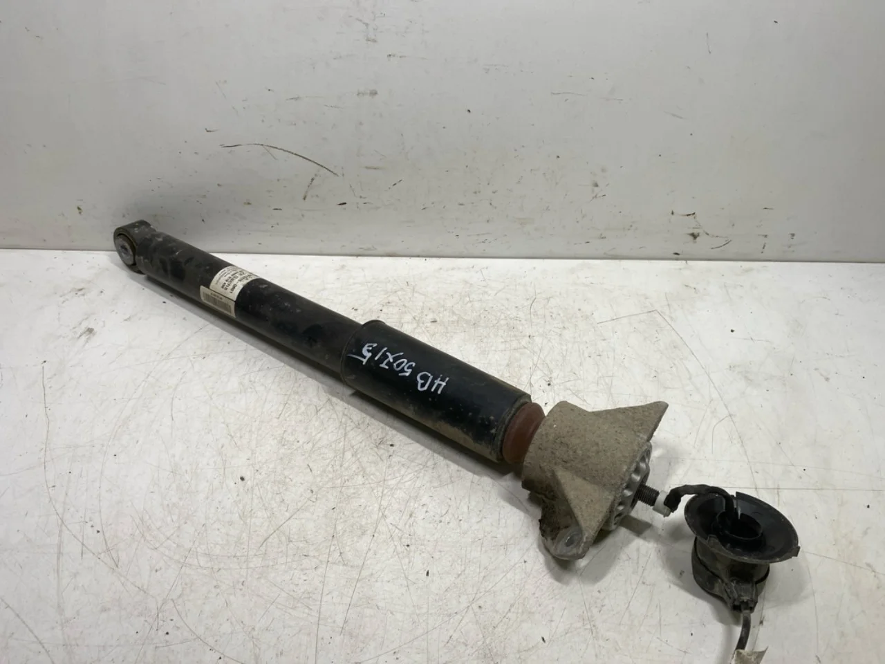 Hongqi E-HS9 2022- Shock absorber, rear view 2