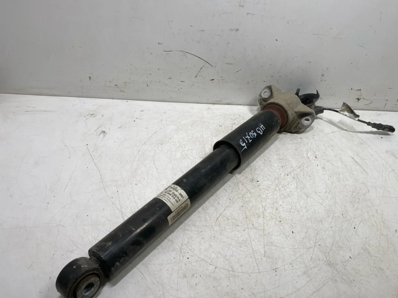Hongqi E-HS9 2022- Shock absorber, rear view 3