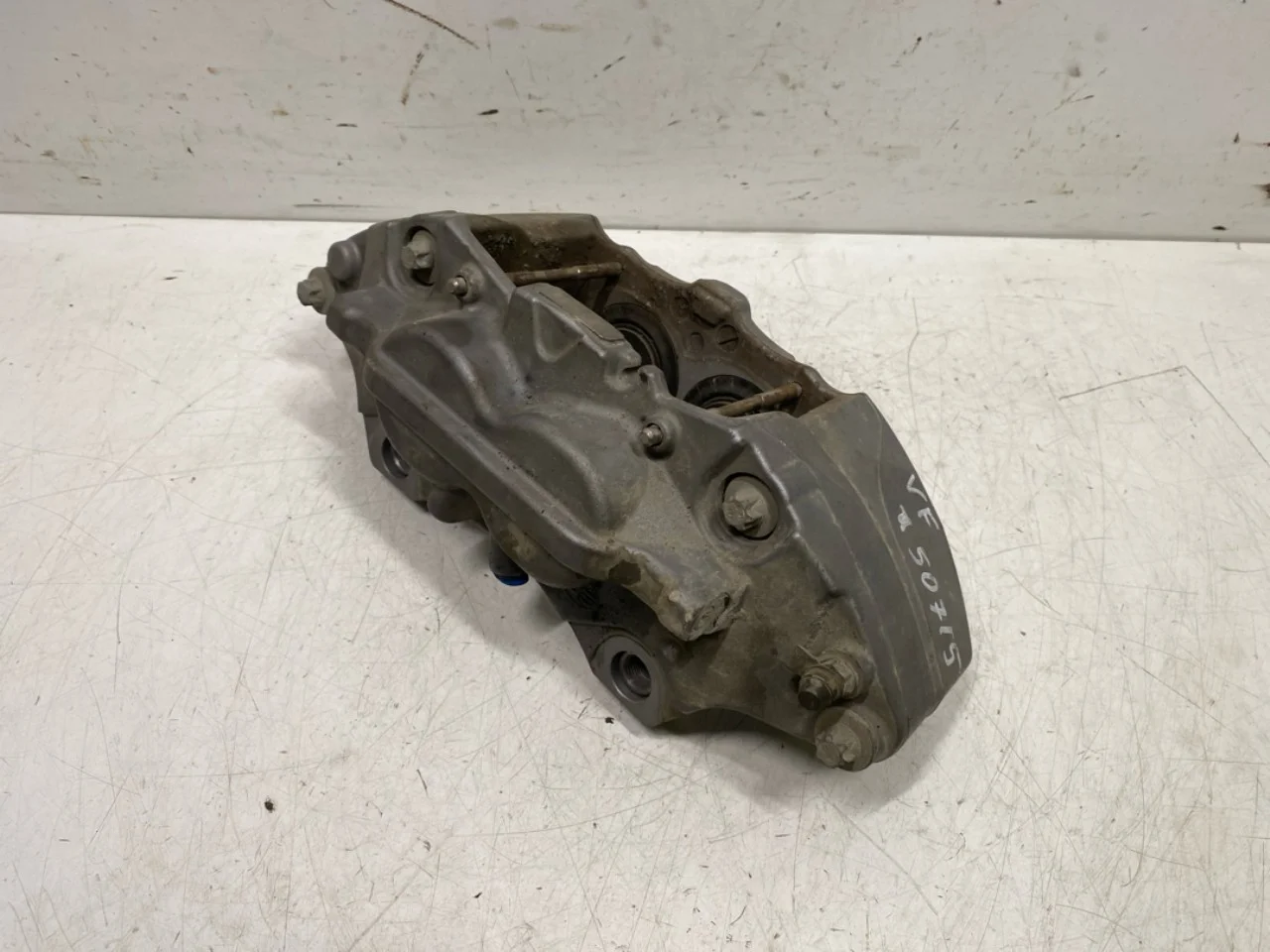 Hongqi E-HS9 2022- Front left brake caliper view 2