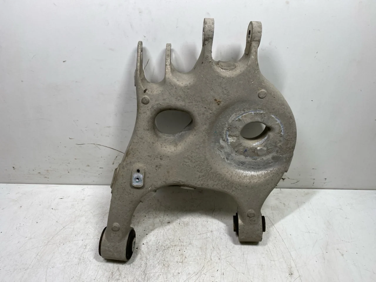 Hongqi E-HS9 2022- Control arm, rear right view 4
