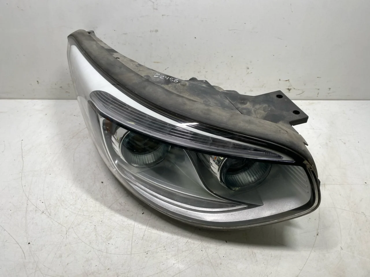 Kia SOUL 2009- Right headlight view 3