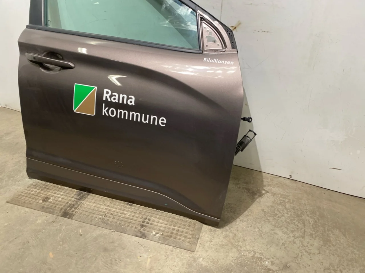 Hyundai KONA / ELECTRIC 2018-23 Ajtó, 4 ajtós, első, jobb nézet 3