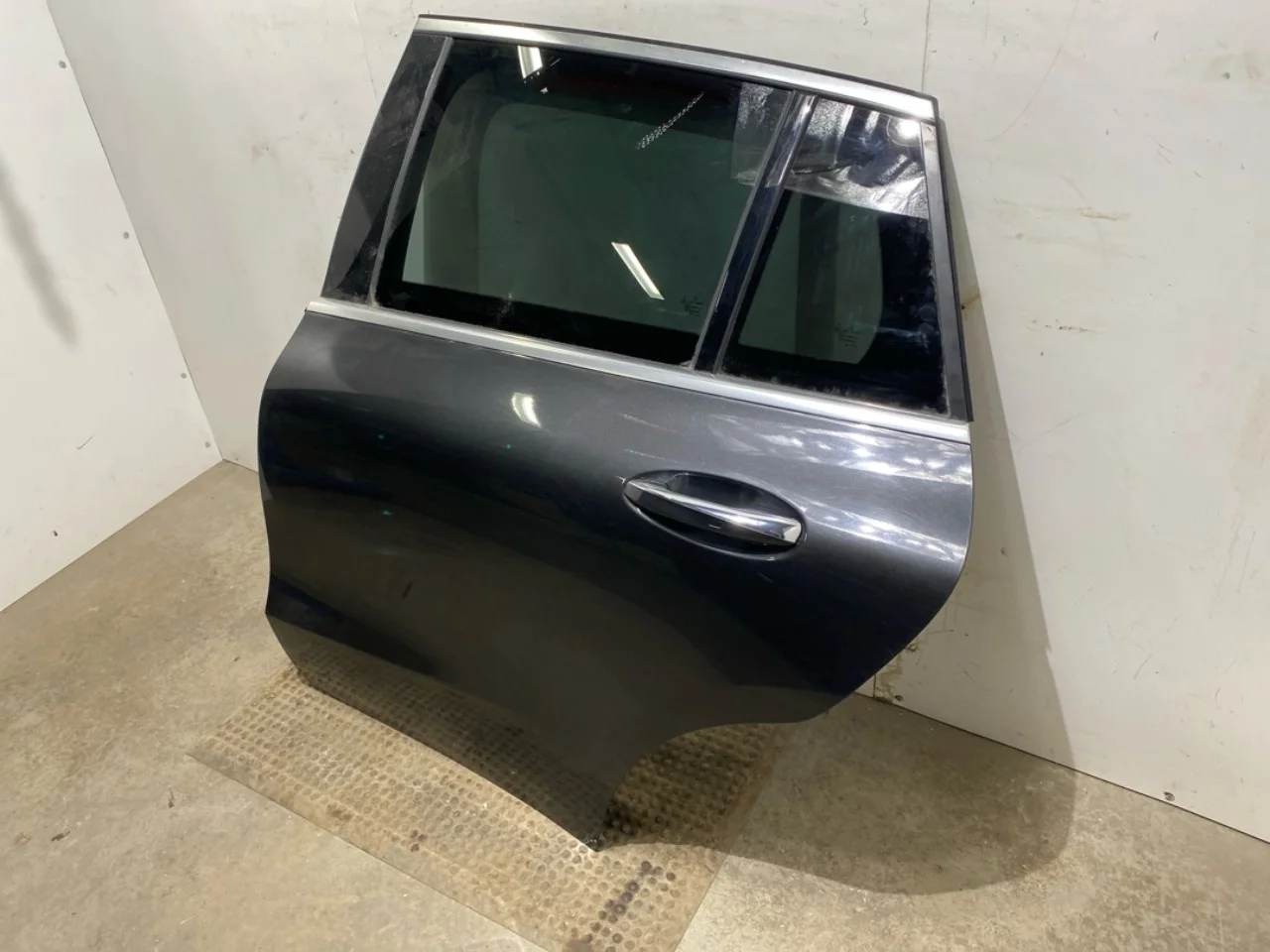 Mercedes EQC 2020- Ajtó, 4 ajtós, hátsó, bal nézet 3