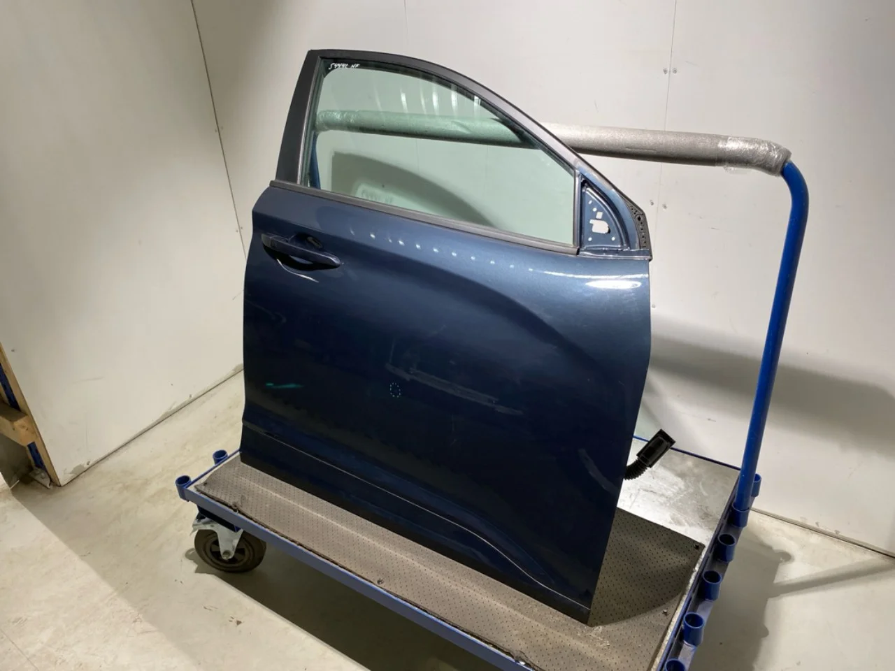 Hyundai KONA / ELECTRIC 2018-23 Ajtó, 4 ajtós, első, jobb nézet 3