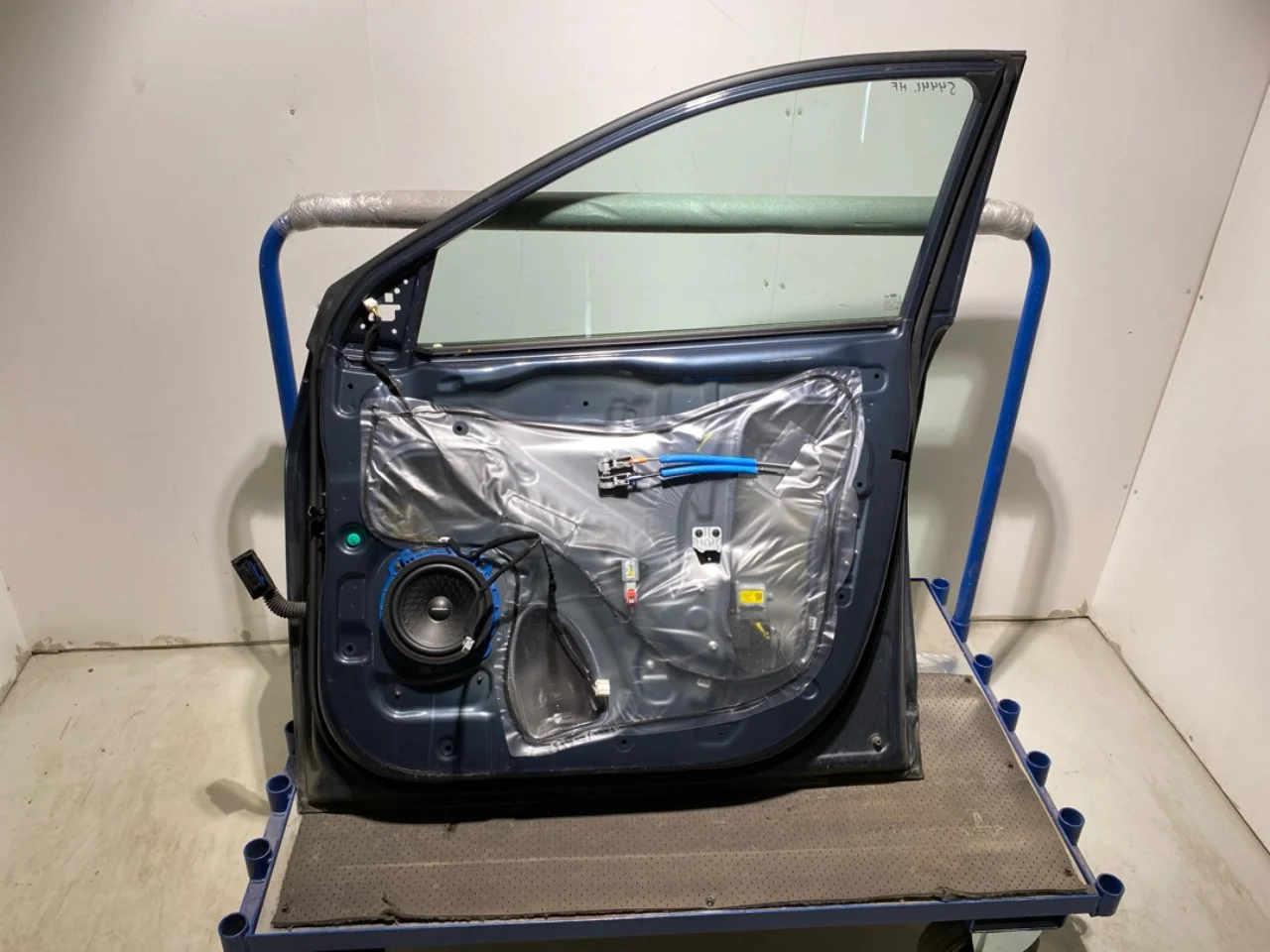Hyundai KONA / ELECTRIC 2018-23 Ajtó, 4 ajtós, első, jobb nézet 4