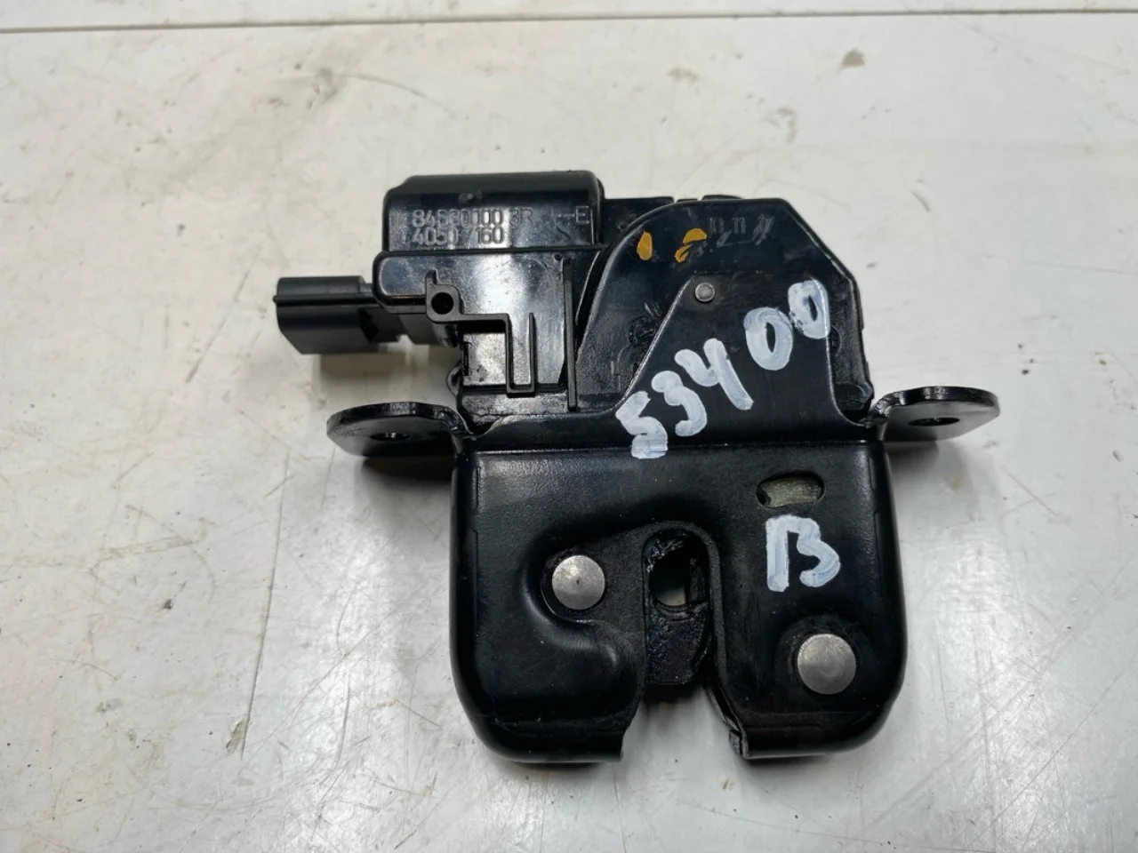 Renault ZOE/E- TECH 2013--> Tailgate lock