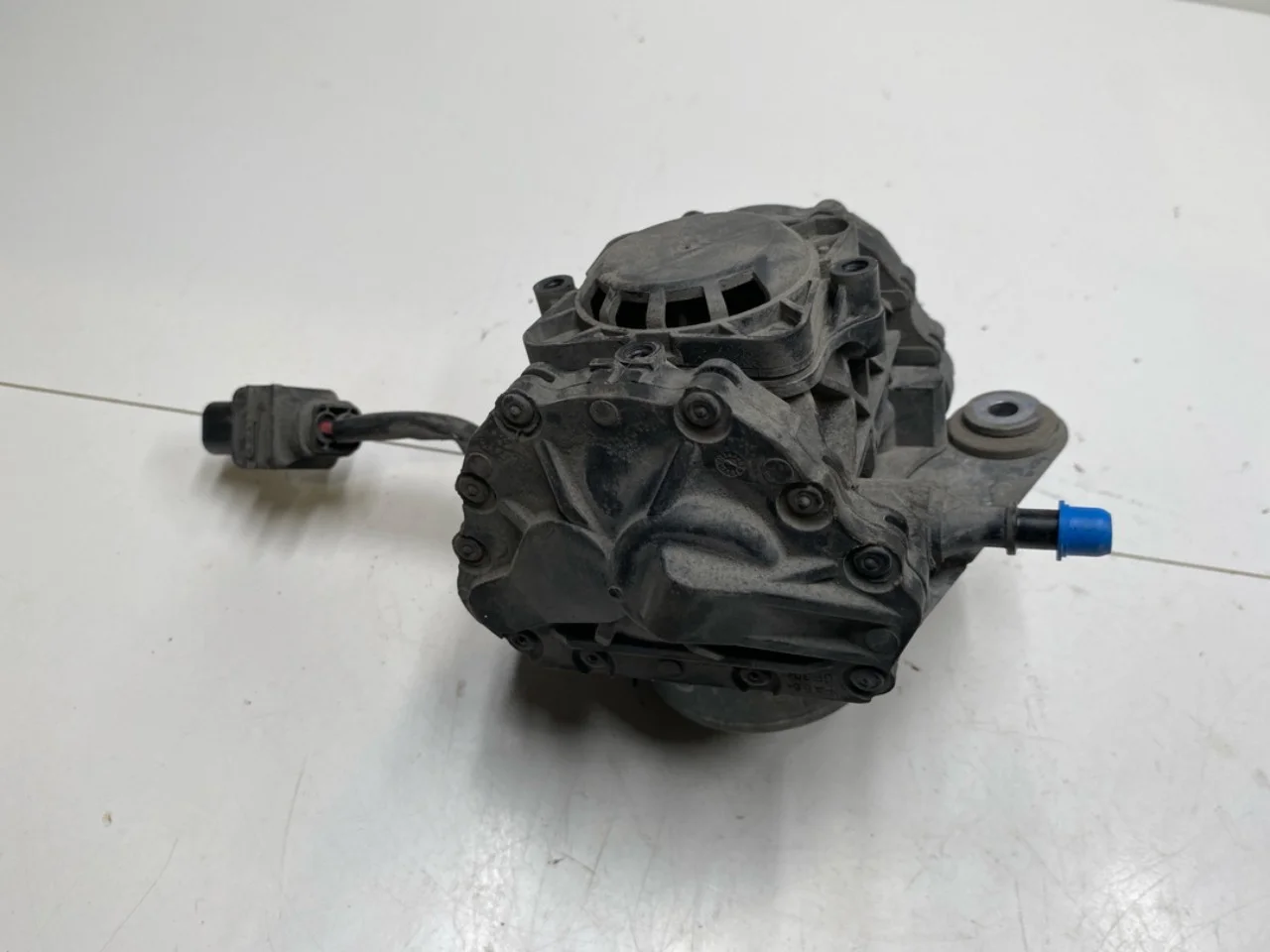 Mercedes B 180-200 W246/W242 2012-19 Vacuum pump view 2