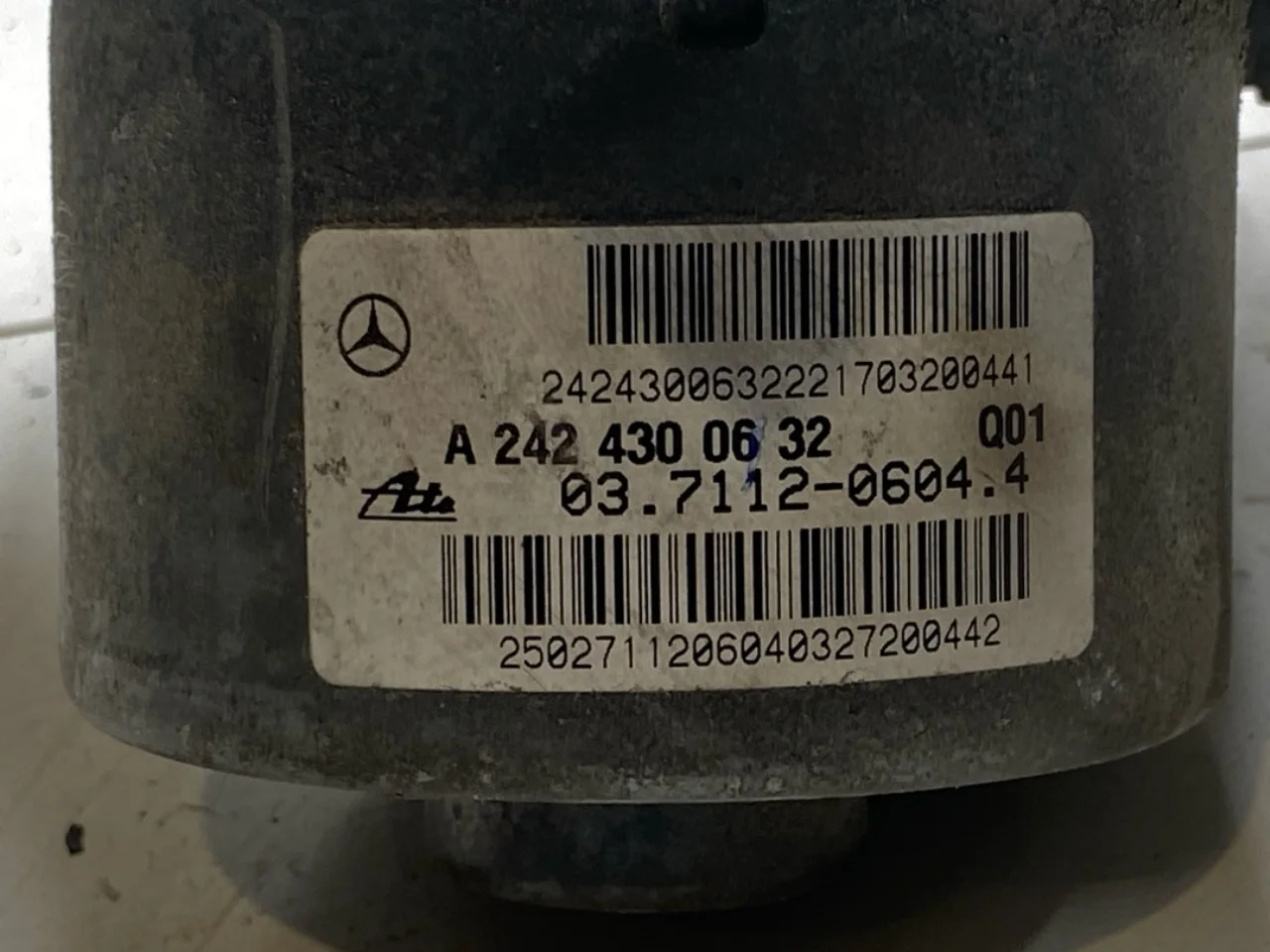 Mercedes B 180-200 W246/W242 2012-19 Vacuum pump view 3