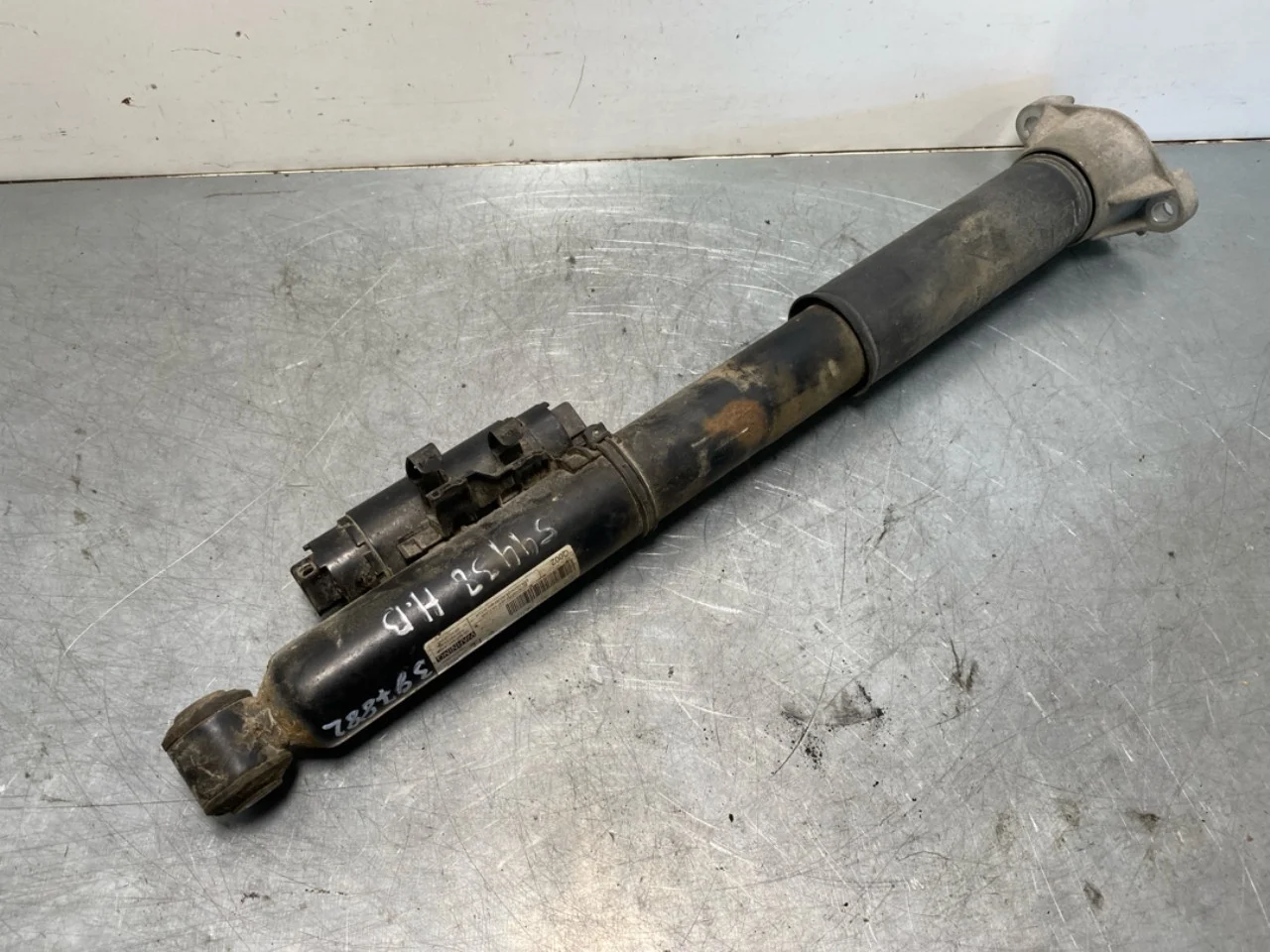 Mercedes EQS V297 2022- Shock absorber, rear view 3