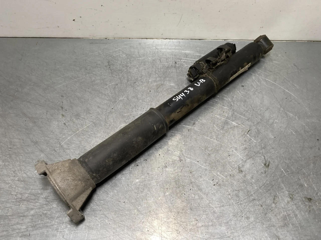 Mercedes EQS V297 2022- Shock absorber, rear view 3