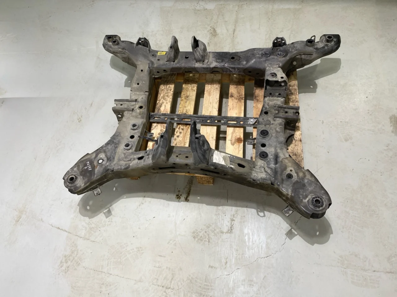 Kia EV6 2022- Front subframe view 4