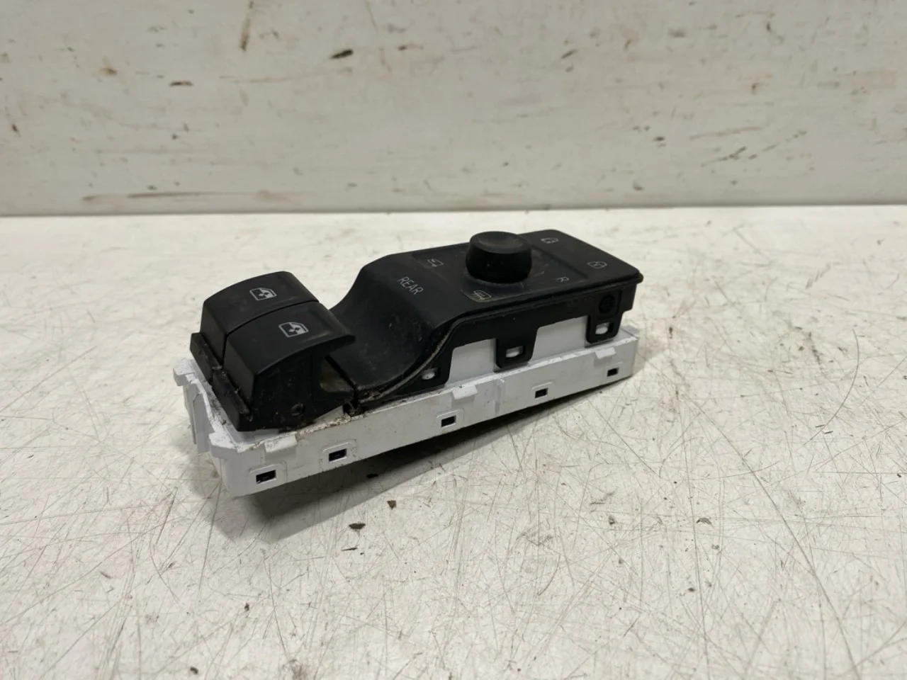 Volkswagen ID.4 2021- Window regulator switch view 2