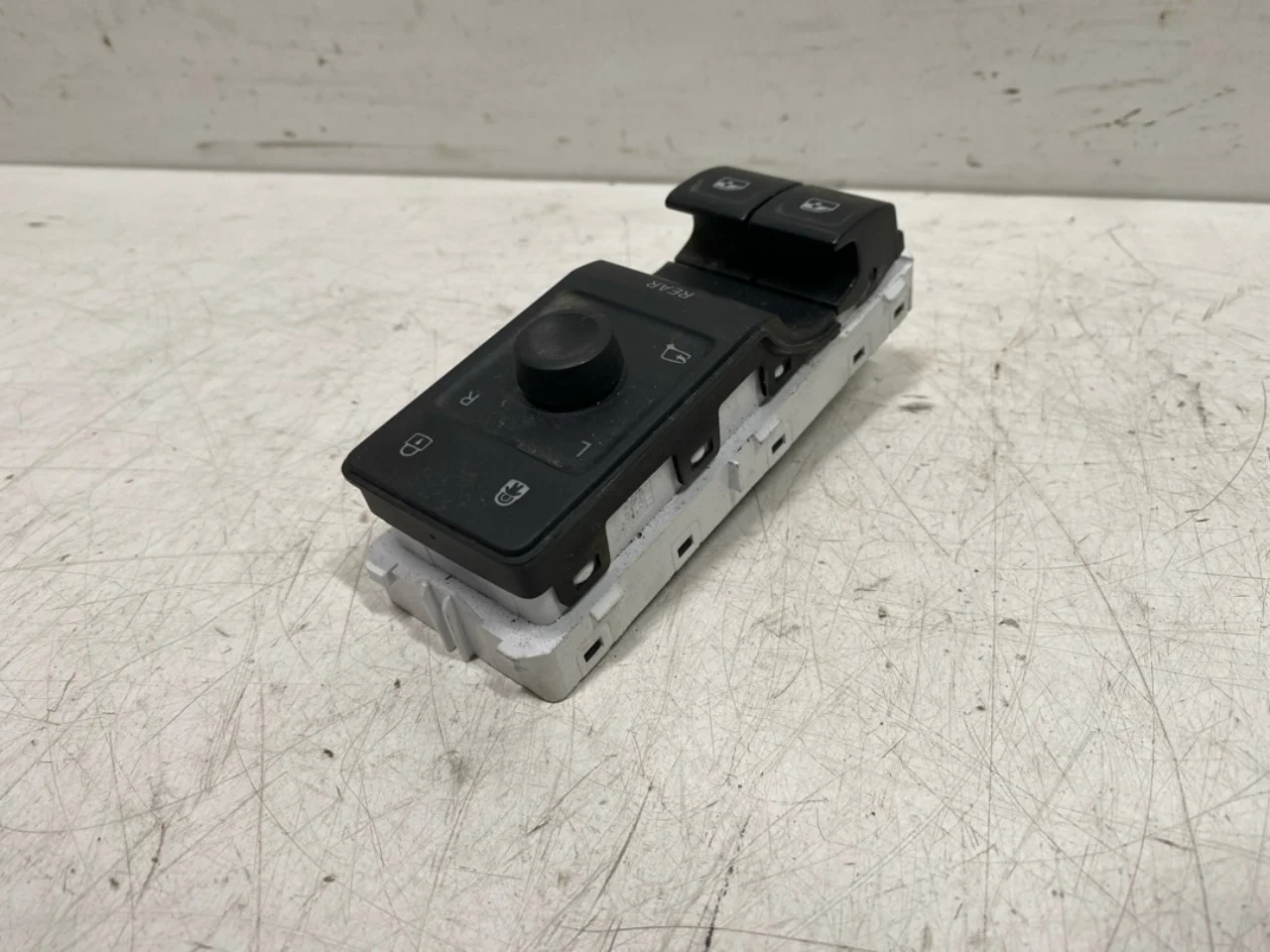 Volkswagen ID.4 2021- Window regulator switch view 3