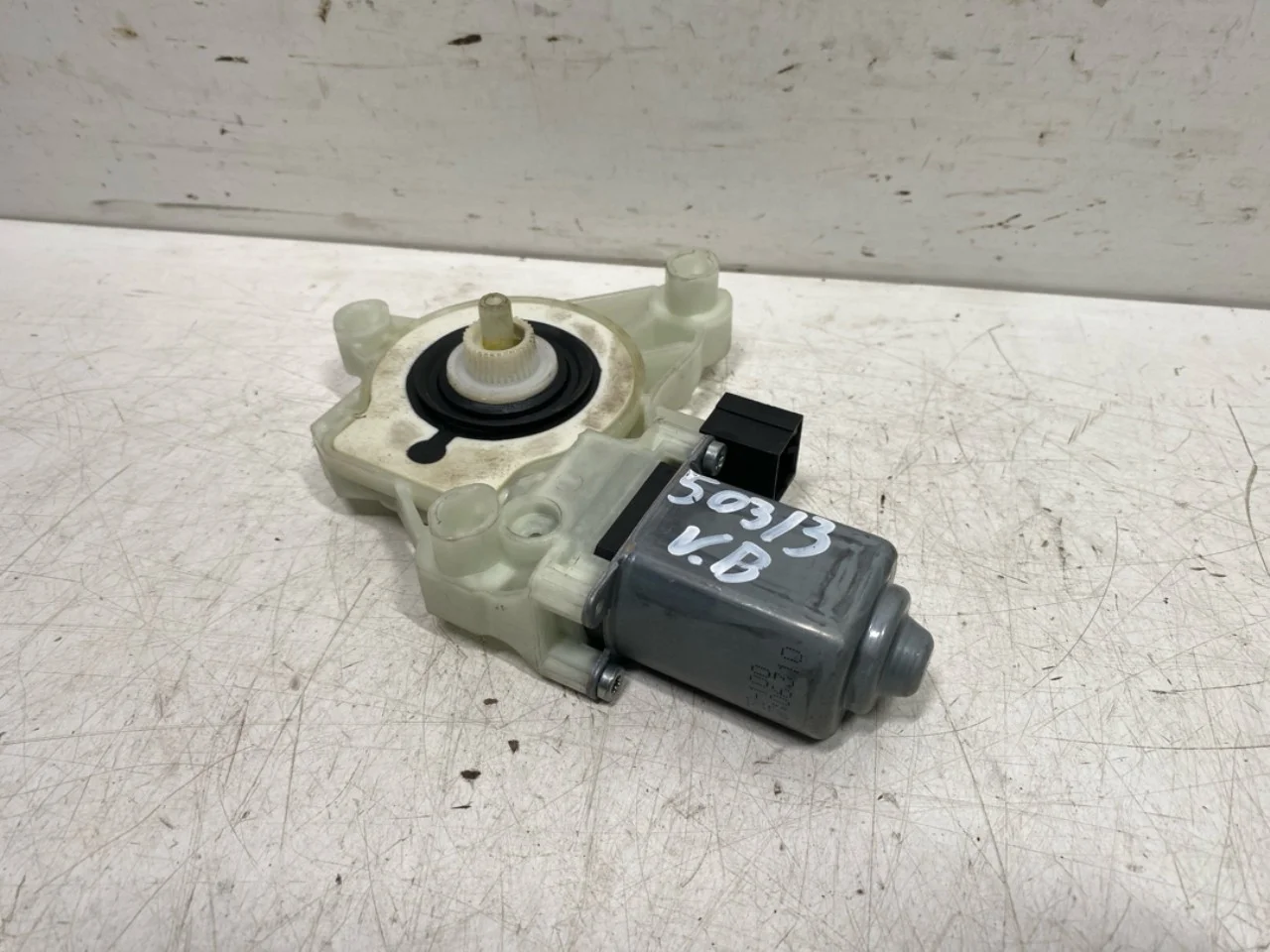 Volkswagen ID.4 2021- Window regulator motor view 2