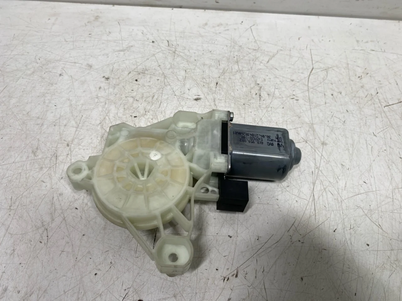 Volkswagen ID.4 2021- Window regulator motor view 4