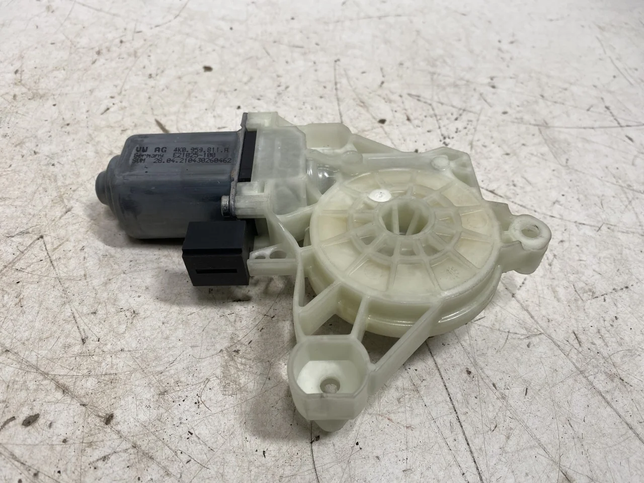 Volkswagen ID.4 2021- Window regulator motor view 2