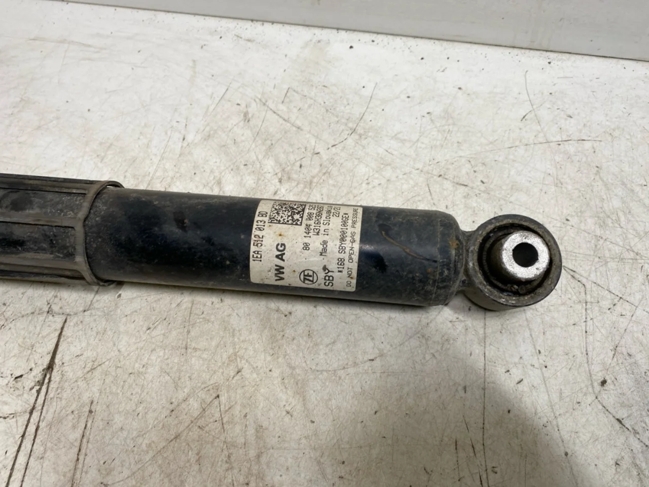 Volkswagen ID.4 2021- Shock absorber, rear view 2