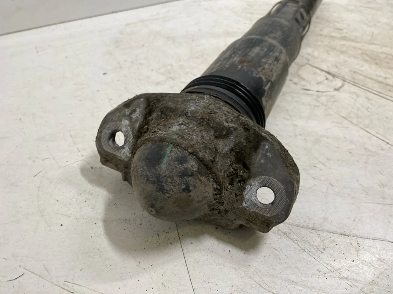 Volkswagen ID.4 2021- Shock absorber, rear view 3