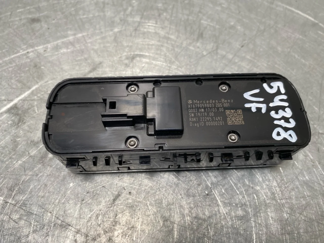 Mercedes EQA H243 2021- Window regulator switch view 2