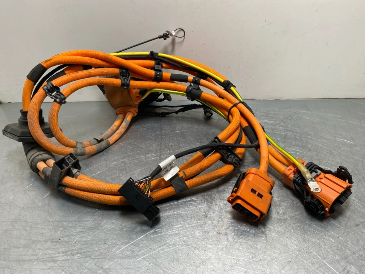 Mercedes EQA H243 2021- Töltőnyílás fedél, elektromos / hibrid nézet 2