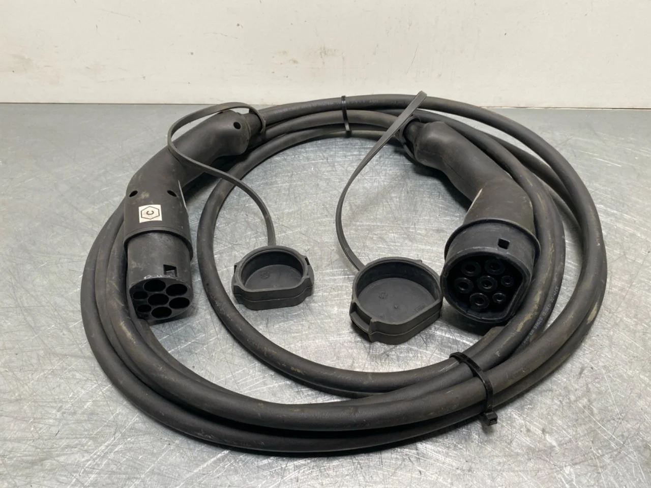 Mercedes EQA H243 2021- Akkumulátortöltő