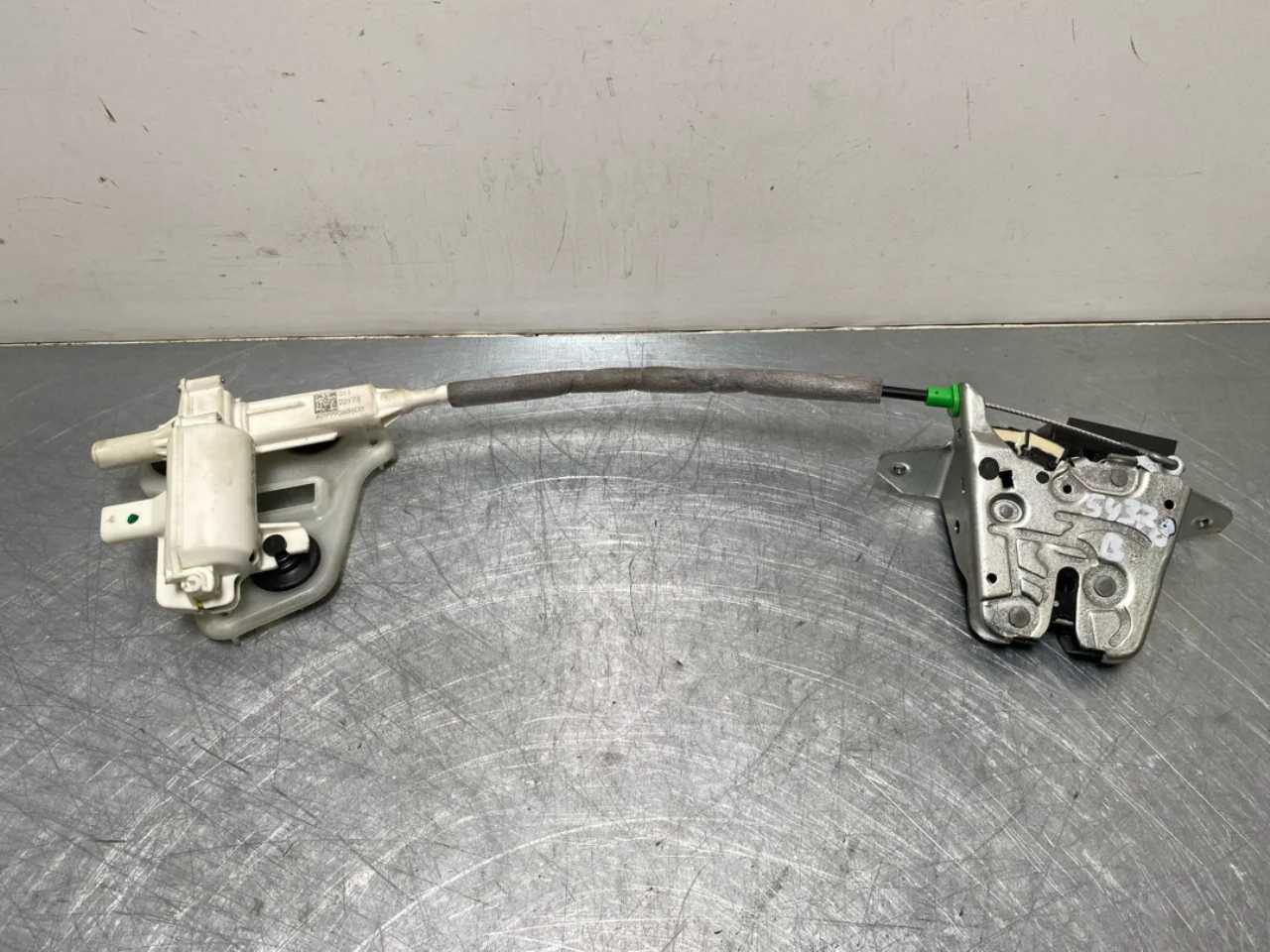 Mercedes EQA H243 2021- Tailgate lock