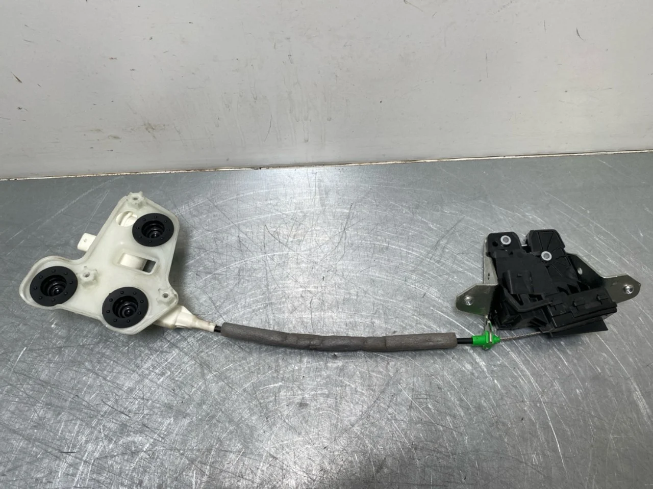 Mercedes EQA H243 2021- Tailgate lock view 2