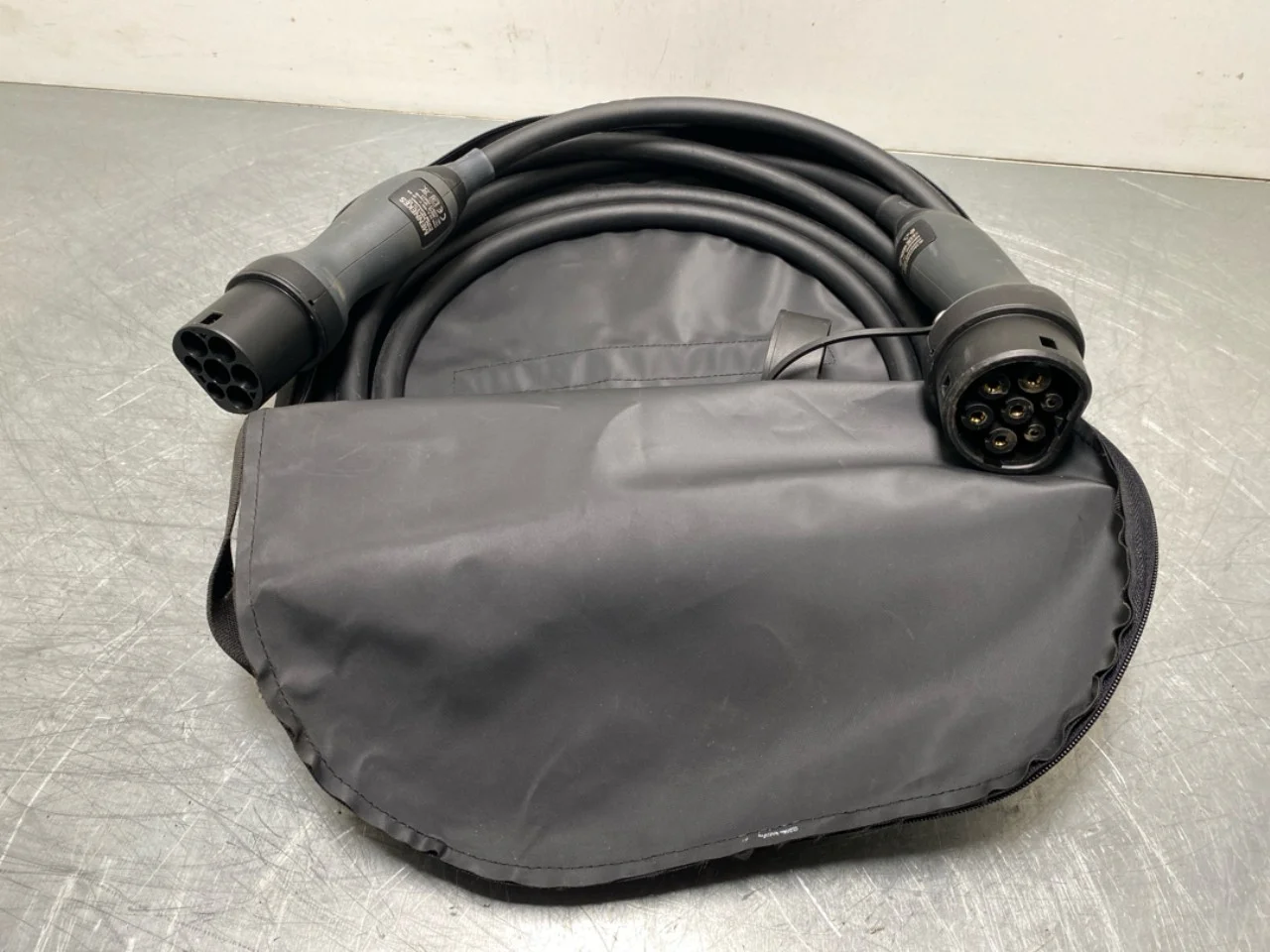 Mercedes EQA H243 2021- Akkumulátortöltő