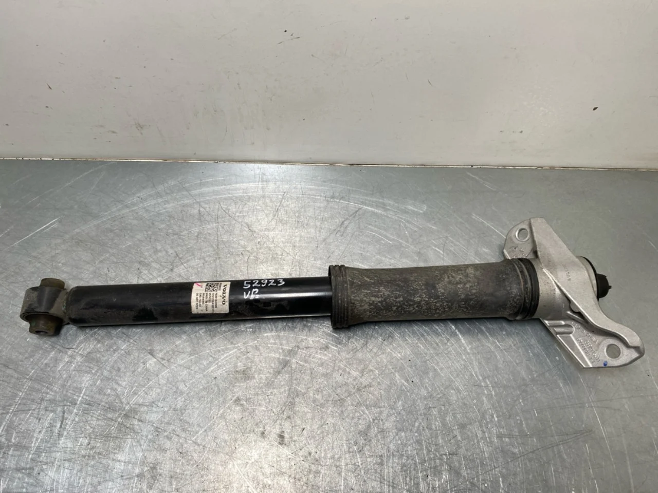 Volvo EX30 2024- Shock absorber, rear view 2
