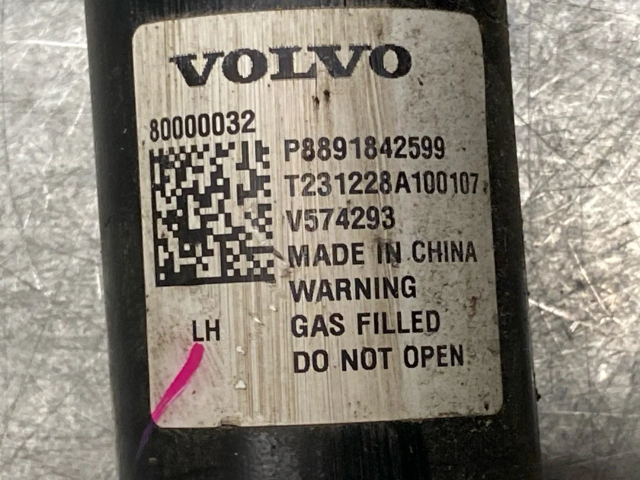 Volvo EX30 2024- Shock absorber, rear view 3