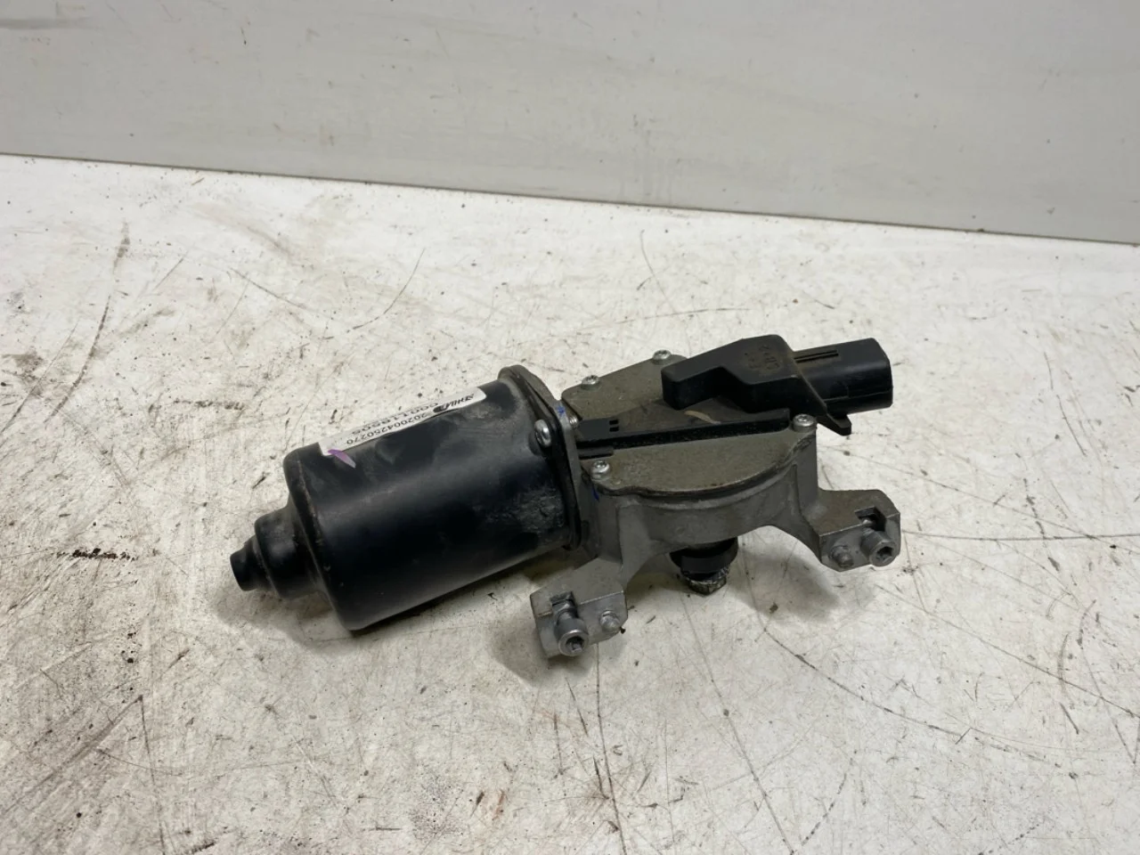 Maxus E-DELIVER3 EV30 2020- Windshield wiper motor view 2