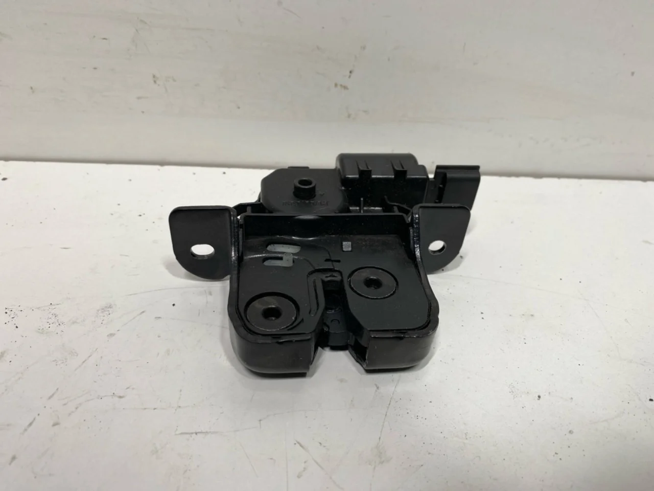 Renault ZOE/E- TECH 2013--> Tailgate lock