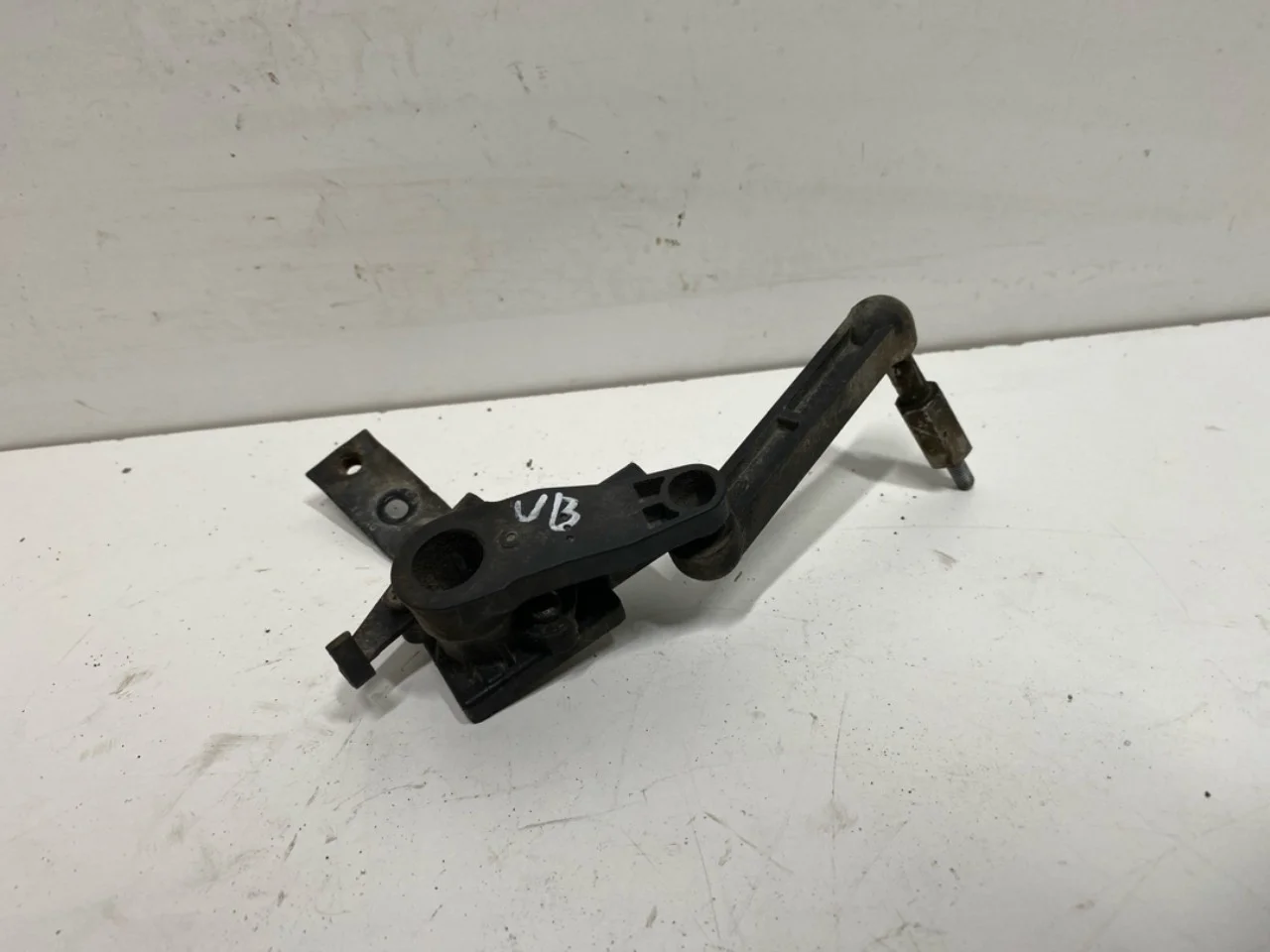 Volkswagen ID.4 2021- Level control / air suspension sensor view 2