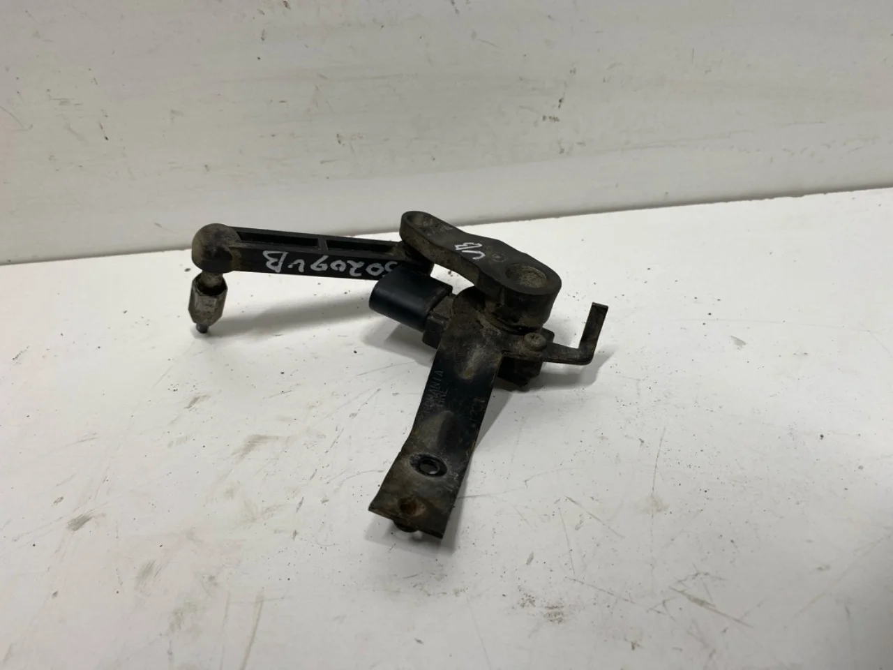 Volkswagen ID.4 2021- Level control / air suspension sensor view 3